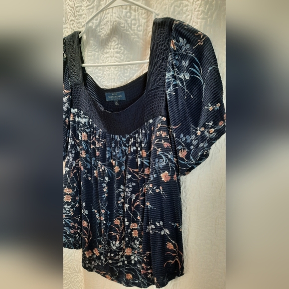 Lucky Brand Blouse Womans Medium Navy Floral Peasant Lightweight Boholemian - Picture 4 of 12